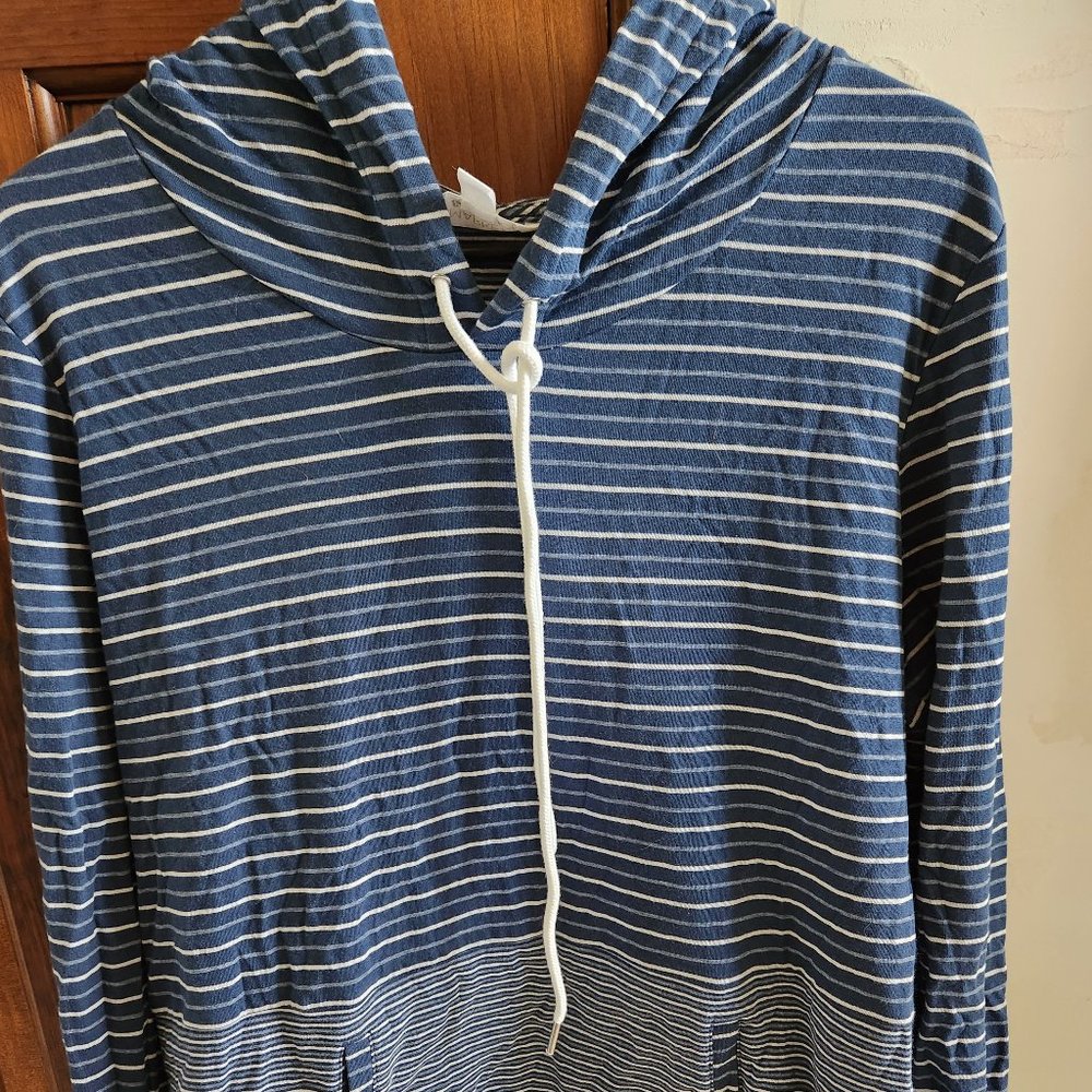Market and Spruce pull over hooded shirt